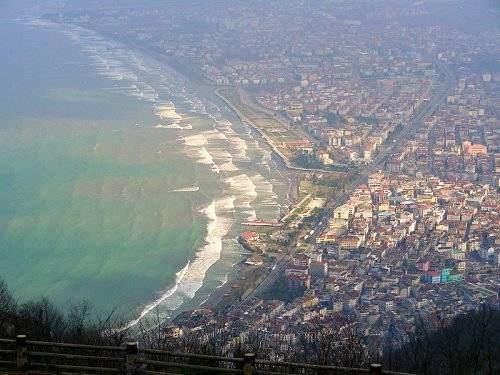 <p>Ordu'ya Boztepe'den bakın Doğanın tüm güzelliklerinin cömertçe sergilendiği bir ilimiz Ordu. Karadeniz'in en temiz kumu ve en uzun sahil şeridine sahip. Yeşil ile mavinin kucaklaştığı şehri, Boztepe'den seyretmenin keyfine doyum olmaz</p>