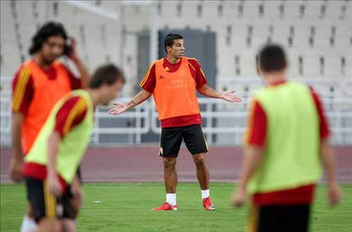Scala, 17 yaşında olması nedeniyle Çek futbolcunun transferine onay vermedi. Sezon başında Lyon Kulübü, 6 milyon euro karşılığında Baros'un Beşiktaş'a transferini kabul etti. Maliyeti nedeniyle transferden vazgeçildi. Baros, 2005 yılında 6.4 milyon sterline Liverpool'dan Porsthmouth'a transfer oldu.