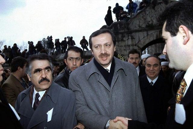 <p><strong>29 Ocak 1997</strong><br />
<br />
DYP Elazığ Milletvekili Mehmet Ağar'ın vefat eden kızı Yasemin Ağar, kılınan cenaze namazından sonra toprağa verildi.</p>

<p> </p>
