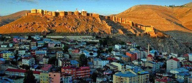 <p>Bayburt</p>

<p>48  Öğretmen</p>

<p><a href="http://www.haber7.com/foto-galeri/40159-iste-kamuda-ihrac-edilenlerin-tam-listesi/p1" target="_blank"><strong><span style="color:rgb(255, 215, 0)">İŞTE İHRAÇ EDİLENLERİN TAM LİSTESİ</span></strong></a></p>
