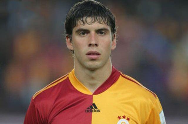 <p>Emiliano Insua - Yaşı: 27 yaşında - Takımı: Stuttgart (Almanya)</p>
