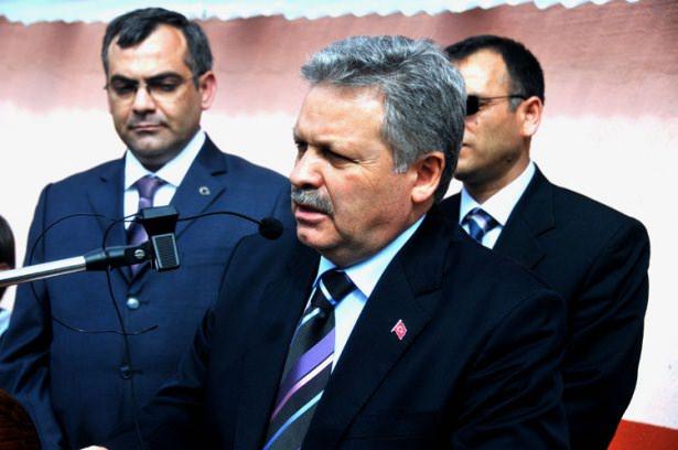 <p>Merkez Valisi Süleyman Kahraman Erzincan Valisi</p>
<p> </p>