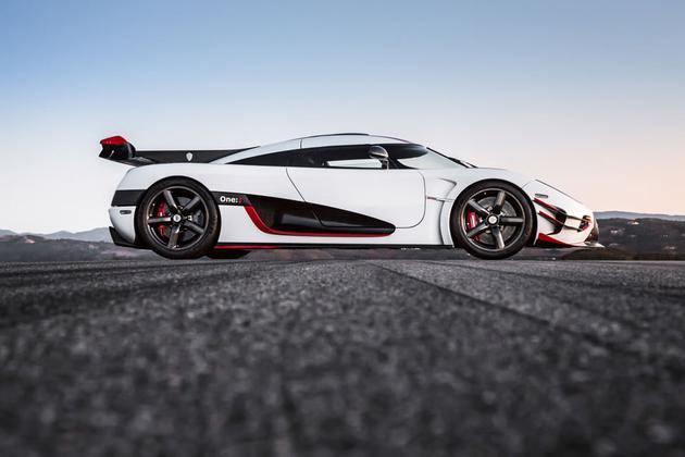 <p>Koenigsegg One:1: 2 milyon dolar</p>