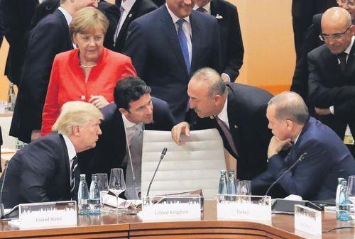 <p>Erdoğan, G20’de dünya liderlerine terörün küresel bir sorun olduğunu, mutlaka işbirliği yapılması ve ortak adımlar atılması gerektiğine yönelik mesajları verdi.</p>

<p> </p>
