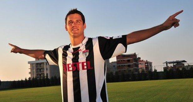 <p><strong>22. SANİYE</strong><br />
<br />
2010-2011 sezonunda Manisaspor-Kardemir Karabükspor maçında Manisasporlu Jashua Simpson</p>
<p> </p>
<p> </p>