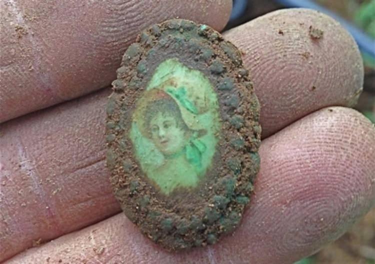 <p>Çukuru kimin yaptığı halen muamma. Adadaki araştırmalar halen sürüyor ancak ilk araştırmanın üzerinden geçen 221 yıla rağmen Oak Adası gizemi devam ediyor. Para Çukuru öylesine aşılmaz ki, güçlü teknoloji bile yeterli olamıyor.</p>
