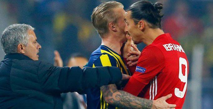 <p>Manchester United'ın yıldızı Zlatan Ibrahimovic, Kjaer'le tartıştı, rakibinin boğazını sıktı, hakemi itti.</p>
