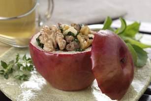 <p>ARDAHAN Elma dolması, evelik aşı, bozbaş, ekmek aşı, pişi, kuymak (mıhlama).</p>