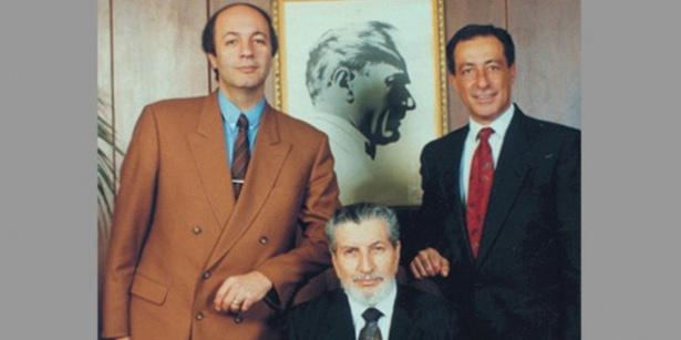 <p><strong>Tuncay Özilhan</strong></p>
<p>Kayseri doğumlu Türk İş Adamı, Saint Joseph Lisesi ve İstanbul Üniversitesi İktisat Fakültesi’ni bitirdi. Amerika Birleşik Devletleri’nde Long Island Üniversitesi’nde işletme master’ı (MBA) yaptı.</p>