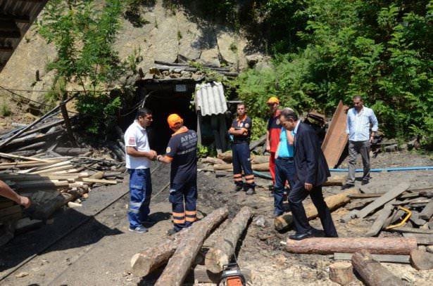 <p>Zonguldak'ın Dilaver Mahallesi'ndeki özel bir maden ocağında meydana gelen göçükte mahsur kalan 9 işçi kurtarıldı.</p>
