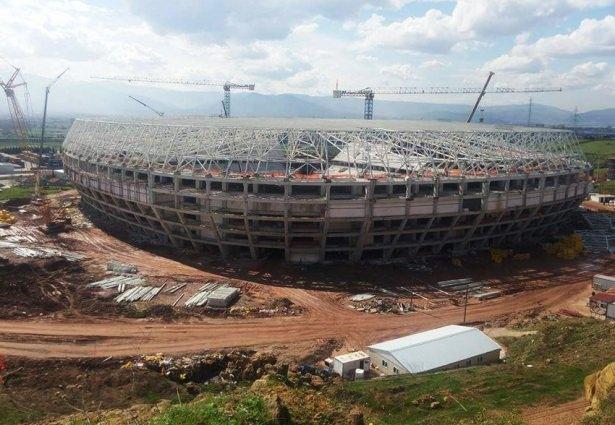 <p>Yeni Kocaeli Stadı<br />
Kapasite: 33.000</p>