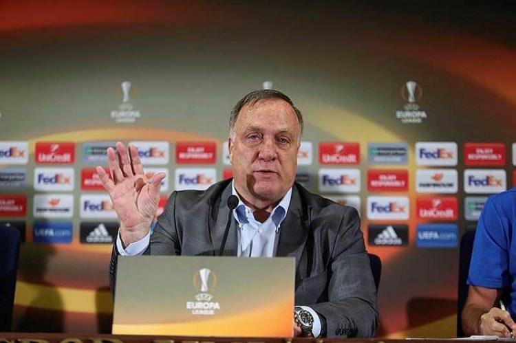 <p>225- Dick Advocaat</p>

<p>Takım: Fenerbahçe</p>

<p>Puan: 2658</p>

<p> </p>
