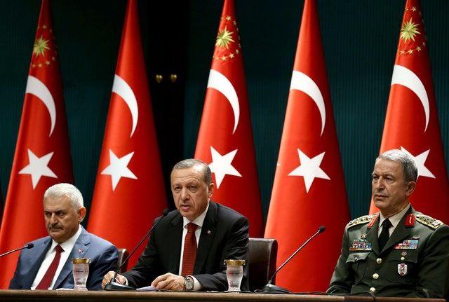<p>Kriz durumunda; Cumhurbaşkanı, Başbakan, bakanlar, TSK komuta kademesi ve bakanlıkların ilgili birimleri merkezde toplanıp vakit kaybedilmeden karşı operasyon talimatları verilebilecek. Harekât Merkezi’nin düzenlenmesi konusunda AFAD’ın görevlendirdiği uzmanlar danışmanlık sağlıyor.</p>
