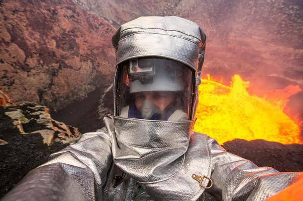 <p>George Kourounis'in aktif volkan manzaralı selfie'si</p>
