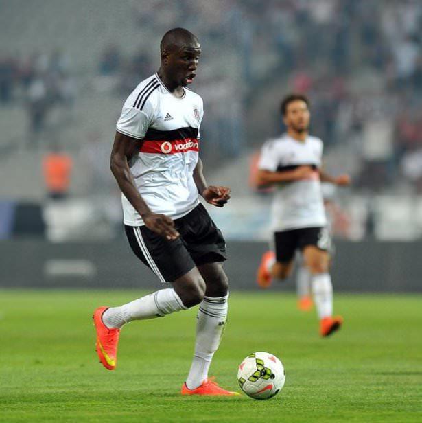 <p>Demba Ba attığı gollerin sevinci sırasında yatsıyi kildi resmen.. Çok Baba adamsin Demba Ba :))</p>
<p> </p>