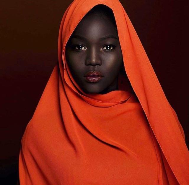 <p>24 Yaşındaki Sudanlı model Nyakim Gatwech, ten rengi ile dünyada bir ikon haline geldi. </p>
