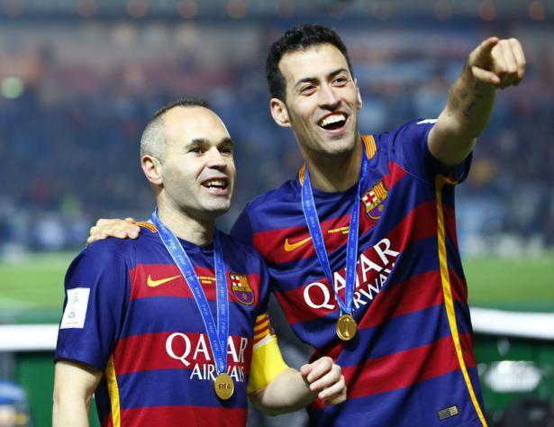 <p><strong>PSG'den Barcelona'nın yıldızı Busquets için 100 milyon avro!</strong></p>

<p>İspanya basınında Barcelona ile yeni sözleşme görüşmelerinde bir gelişme kaydedemeyen Busquets için Avrupa'nın dev kulüpleri takipte. Premier Lig'in büyük takımlarının yakından takip ettiği Busquets için en ciddi alıcı ise PSG. Fransız devi, İspanyol yıldız için Barcelona'ya 100 milyon avro, oyuncuya ise yıllık 16 milyon avro ödemeye hazır.</p>
