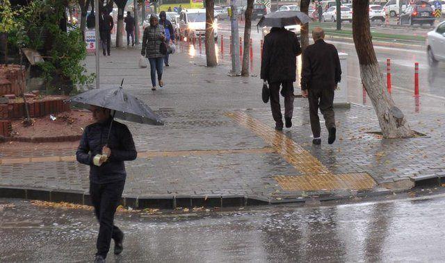 <p>Meteoroloji'den yapılan açıklamada, Güney Ege'de ve Batı Akdeniz'de etkili olan yağışların bugün ilk saatlerden itibaren etkisini artıracağı belirtildi. </p>

<ul>
</ul>

<ul>
</ul>
