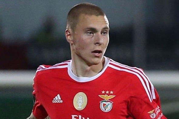<p>Defans: Victor Lindelöf (Benfica)</p>
