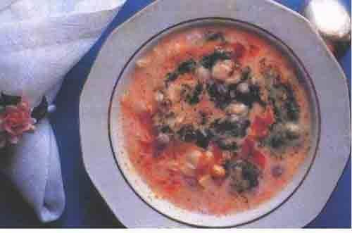 <p>AYDIN Tarhana çorbası, kulak çorbası, acılı güveç, patlıcan biber kızartma, zeytinyağlı kırlı kızartma, zeytinyağlı taze ve kuru börülce, patlıcan kavurma, sarmaşık ve kedirgen kavurma, yaprak sarma, etli nohut yahnisi, nohutlu kereviz, etli enginar, arap saçı,ciğer sote, imambayıldı, keşkek, tandır kebap, yuvarlama (sıkma), paşa böreği, cilav(ayran böreği); salatalardan patlıcan-biber teretoru (turşusu), börülce teretoru, turp otu salatası, semizotu salatası, çingene pilavı, irmik helvası, zerde, muhallebi, sütlaç, aşure, lokma, pelvize tatlısı, paşa böreği, yuvarlama</p>