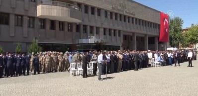 Diyarbakır'daki ter&ouml;r saldırısının sivil şehitleri son yolculuklarına uğurlanıyor 