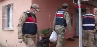 110 yaşındaki Fatma nine, jandarmayı g&ouml;r&uuml;nce duygulandı