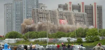 Dev bina 5 saniyede yerle bir oldu- Video