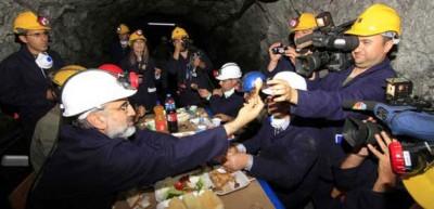 Enerji Bakanı Yıldız, madende iftar açtı