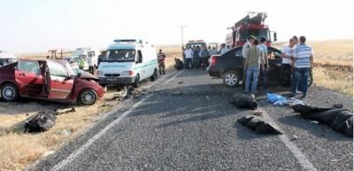 Mardin'de trafik kazası: 6 &ouml;l&uuml;