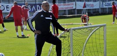 Carlos: &Uuml;st seviyede oyuncular alacağız