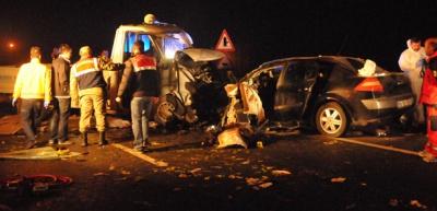 Sivas'ta trafik faciası:  8 &ouml;l&uuml;
