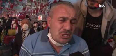 15 Temmuz Gazisi g&ouml;zyaşlarına boğuldu