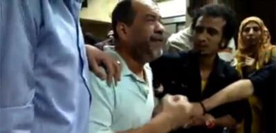 &Ouml;lenler arasında oğlunu g&ouml;ren baba