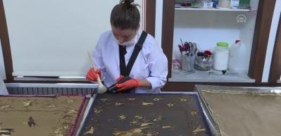19. y&uuml;zyıla ait Japon gazete kup&uuml;rleri onarıma alındı