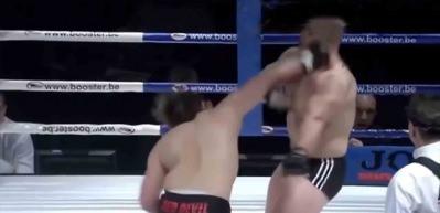 19'luk sporcu dev MMA d&ouml;v&uuml;ş&ccedil;&uuml;s&uuml;n&uuml; tek yumrukla bayılttı!