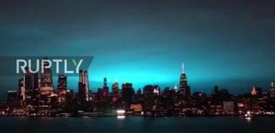 New York'ta esrarengiz mavi ışık paniği!