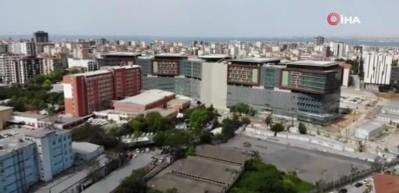 1. etabı tamamlanan G&ouml;ztepe Şehir Hastanesi havadan g&ouml;r&uuml;nt&uuml;lendi