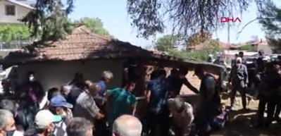 Burdur'da &ouml;len baba kız yan yana toprağa verildi