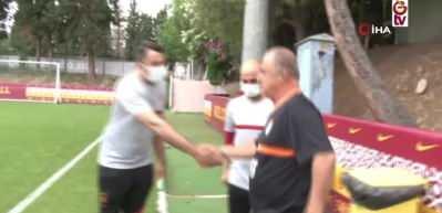 Fatih Terim alkışlarla antrenmana &ccedil;ıktı!