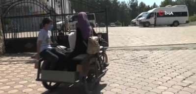 Okuma yazma bilmeyen engelli babanın azmi ile 3 &ccedil;ocuğu hafız oldu