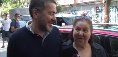 Okumanın yaşı yok... 70 yaşındaki kadın sınava girmek i&ccedil;in torunlarıyla geldi
