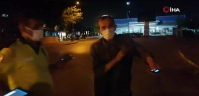Alkoll&uuml; s&uuml;r&uuml;c&uuml;den g&uuml;ld&uuml;ren tehdit: Ben sizin komiseri arayayım