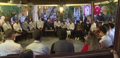 Cumhurbaşkanı Yardımcısı Oktay, KKTC'li gen&ccedil;lerle B&uuml;y&uuml;k Han'da buluştu