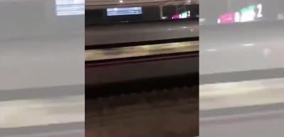 Dünyanın en hızlı treninde madeni para ile deney!