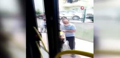 Neden durmadın dedi tekme tokat dayak yedi! Otob&uuml;s ş&ouml;f&ouml;r&uuml; yolcuyu d&ouml;vd&uuml;