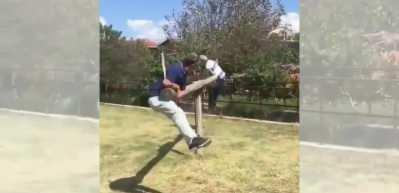 Tahterevalli benzeri oyun aracı izleyenleri eğlendiriyor!