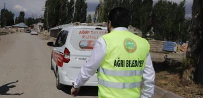 Başkan Sayan, kapı kapı dolaşarak kurban eti dağıttı