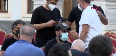 Alişan merhum kardeşi Sel&ccedil;uk i&ccedil;in d&uuml;zenlediği mevlit programında ezan okudu!