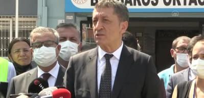 Bakan Sel&ccedil;uk'tan y&uuml;z y&uuml;ze eğitim a&ccedil;ıklaması