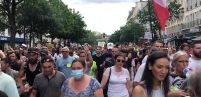 Fransa'da Kovid-19 Zorunlu Aşı Karşıtları Meydanlarda